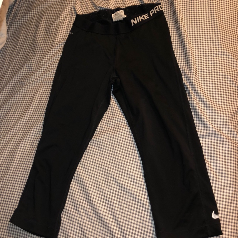 Nike Mid-Rise Leggings